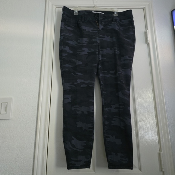 Torrid Black Camo Jeggings - Picture 1 of 4